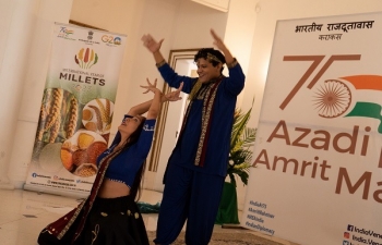 La presentacion cultural fue organizada por la Embajada de la India, Caracas, con motivo del 77 Dia de la Independencia de la India, en presencia de la diaspora india y amigos de la India.